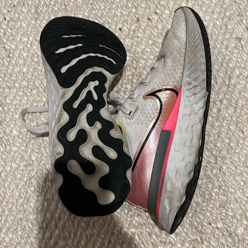 Nike Flyknit I finity React Running Shoe - Picture 5 of 9